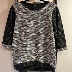 H&M Black and white 3/4 sleeve top. size small